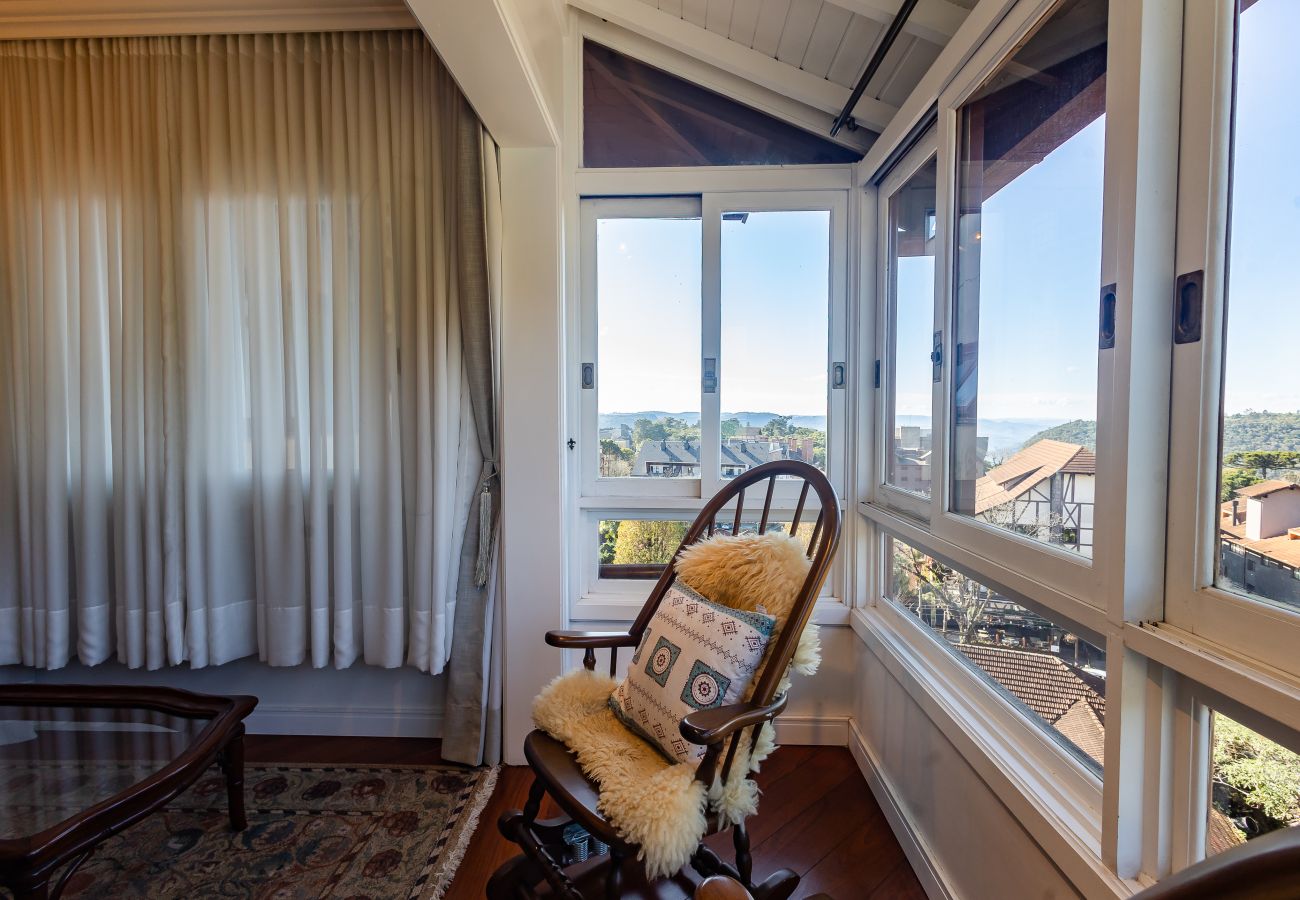 Apartamento em Gramado - NOVO! Duplex 3 dormitórios a 100m da Rua Torta! 