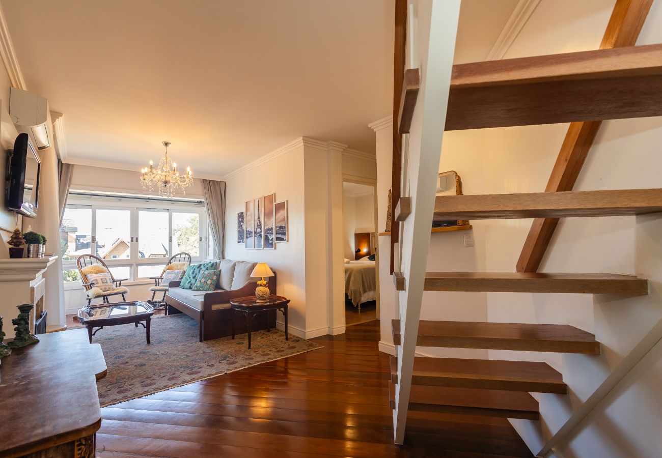 Apartamento em Gramado - NOVO! Duplex 3 dormitórios a 100m da Rua Torta! 