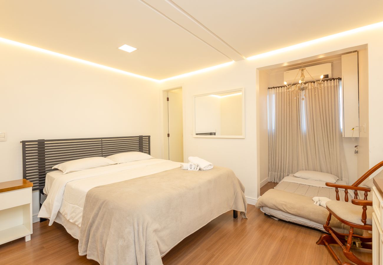 Apartamento em Gramado - NOVO! Duplex 3 dormitórios a 100m da Rua Torta! 