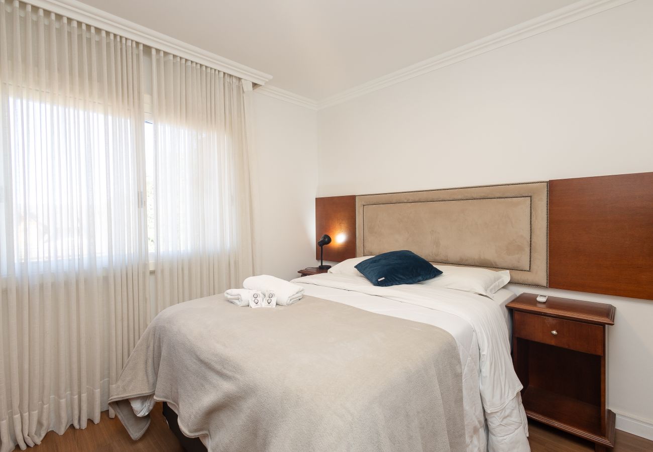 Apartamento em Gramado - NOVO! Duplex 3 dormitórios a 100m da Rua Torta! 