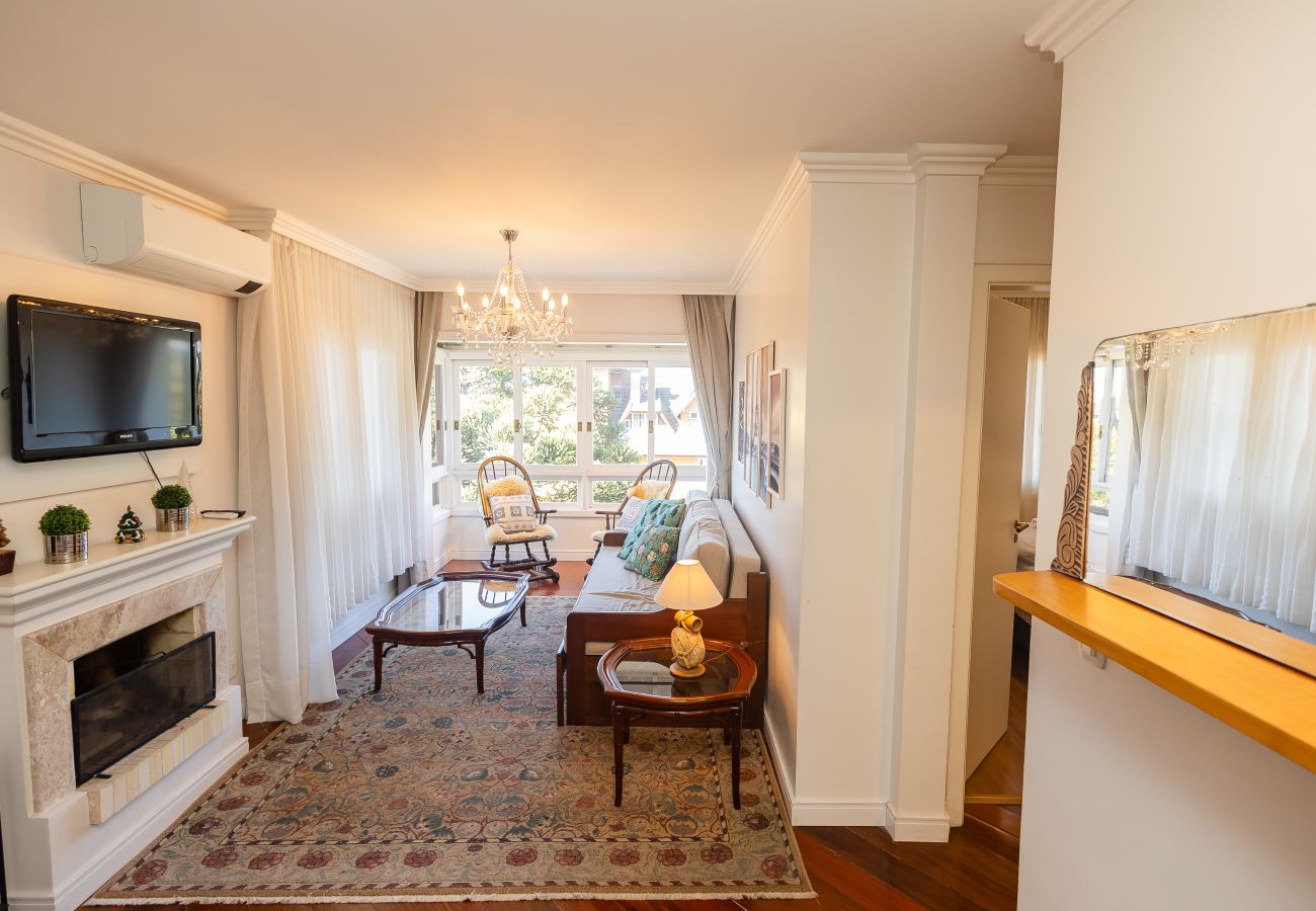 Apartamento em Gramado - NOVO! Duplex 3 dormitórios a 100m da Rua Torta! 