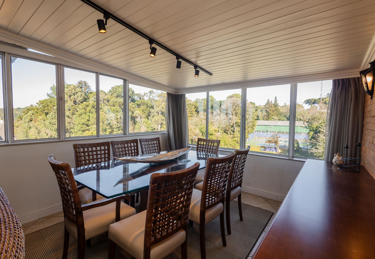 Apartamento em Gramado - NOVO! Duplex 3 dormitórios a 100m da Rua Torta! 