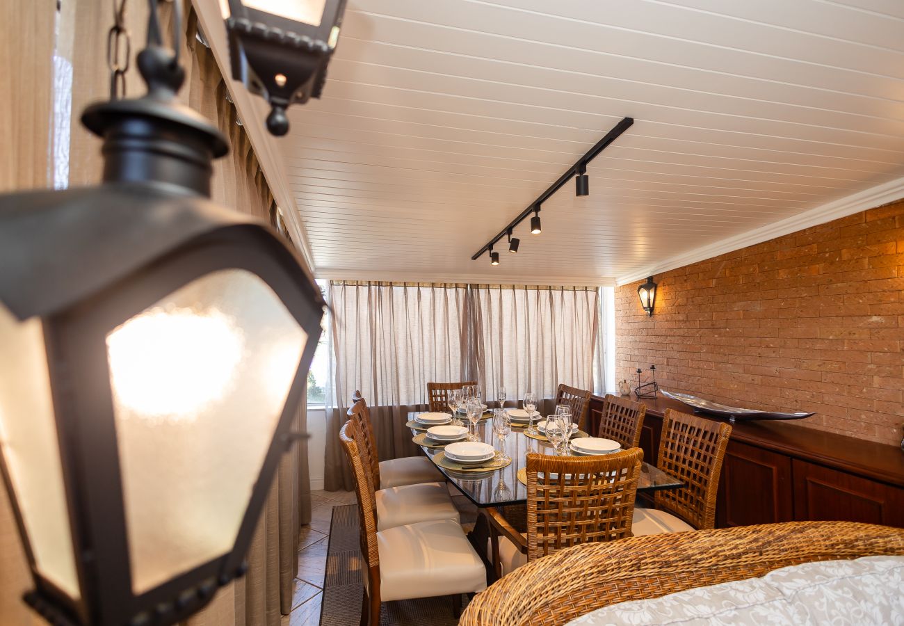 Apartamento em Gramado - NOVO! Duplex 3 dormitórios a 100m da Rua Torta! 