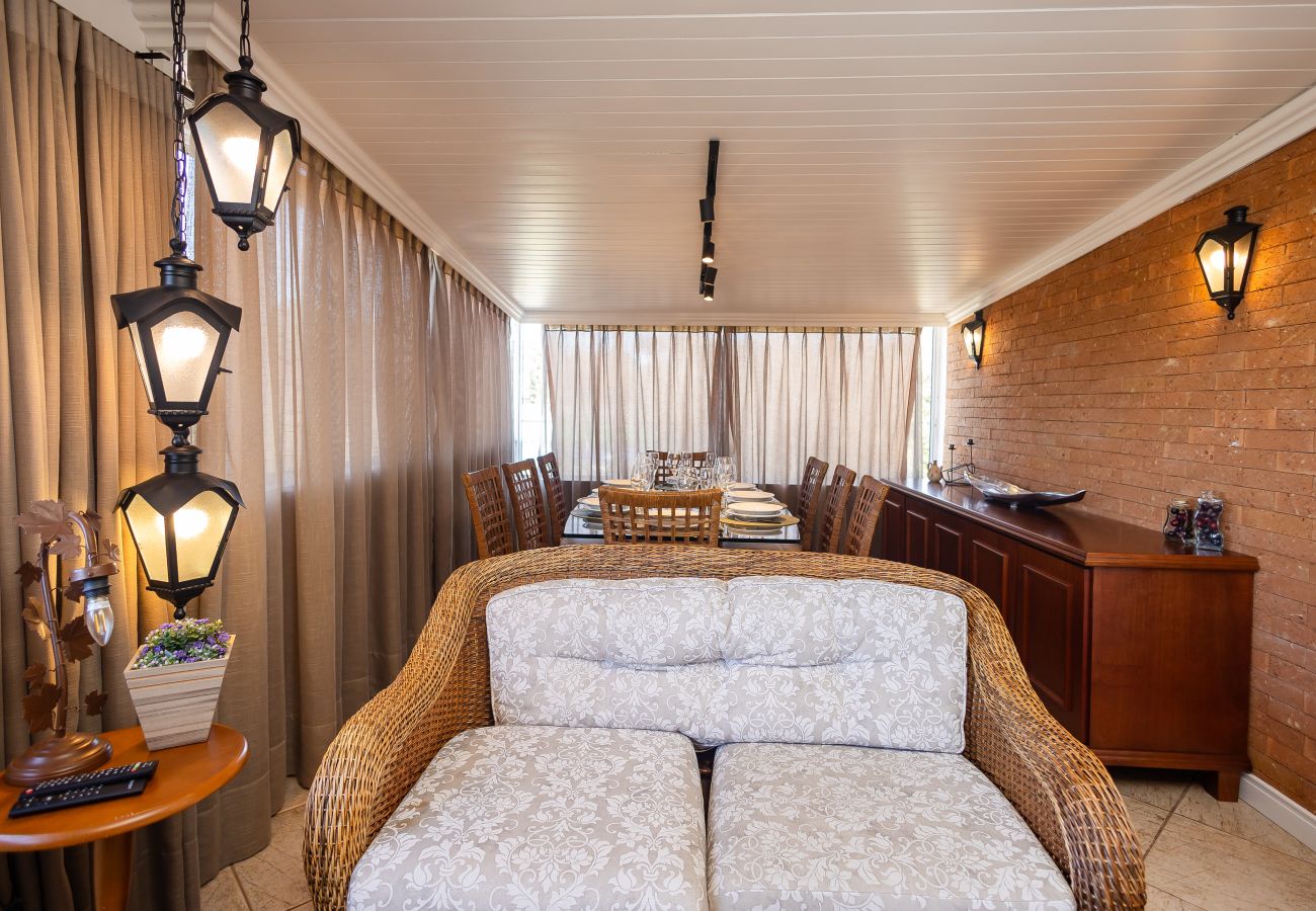 Apartamento em Gramado - NOVO! Duplex 3 dormitórios a 100m da Rua Torta! 