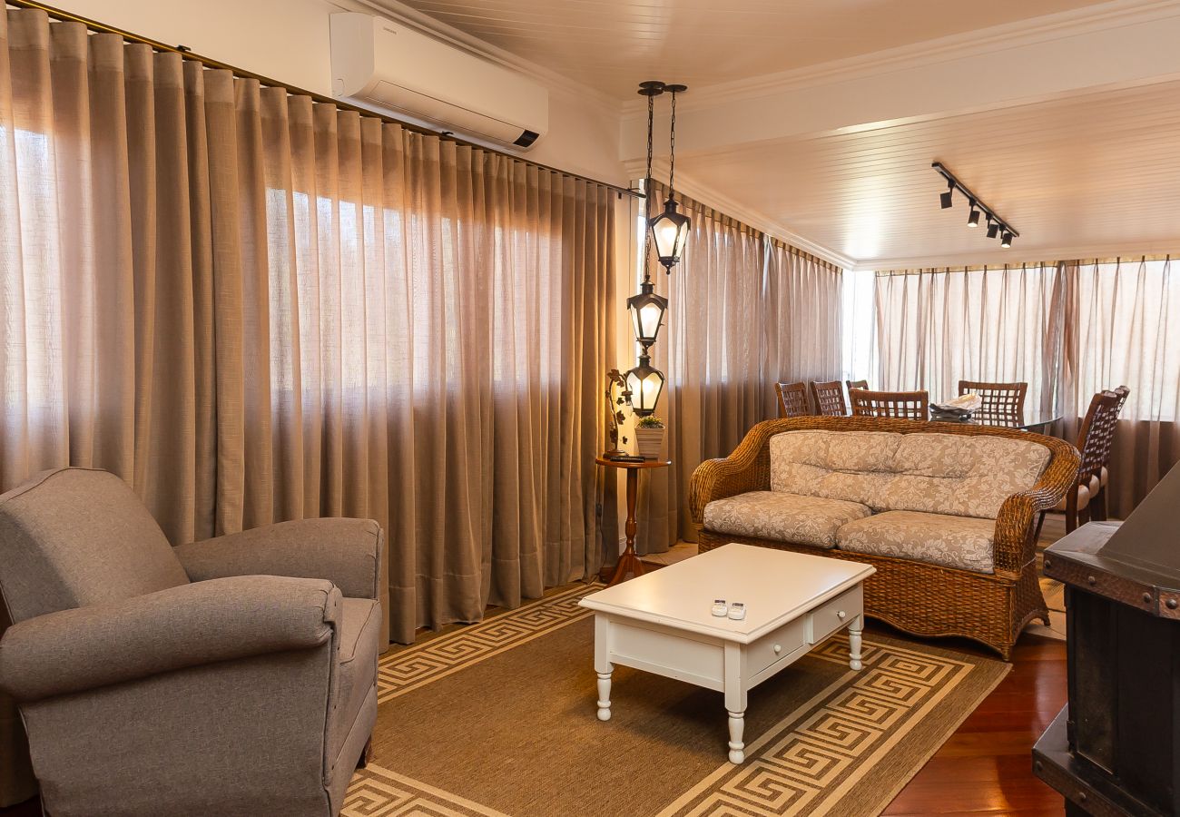 Apartamento em Gramado - NOVO! Duplex 3 dormitórios a 100m da Rua Torta! 