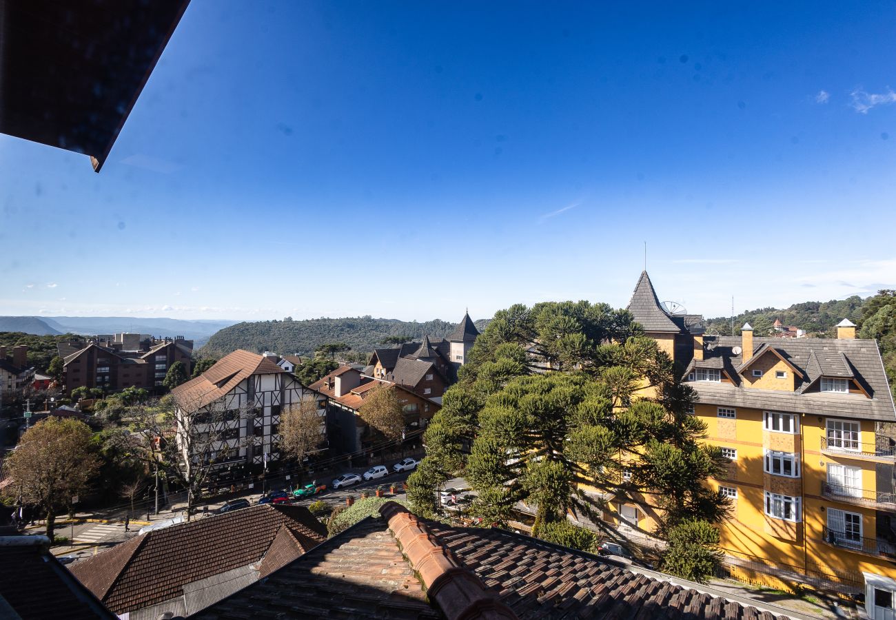 Apartamento em Gramado - NOVO! Duplex 3 dormitórios a 100m da Rua Torta! 