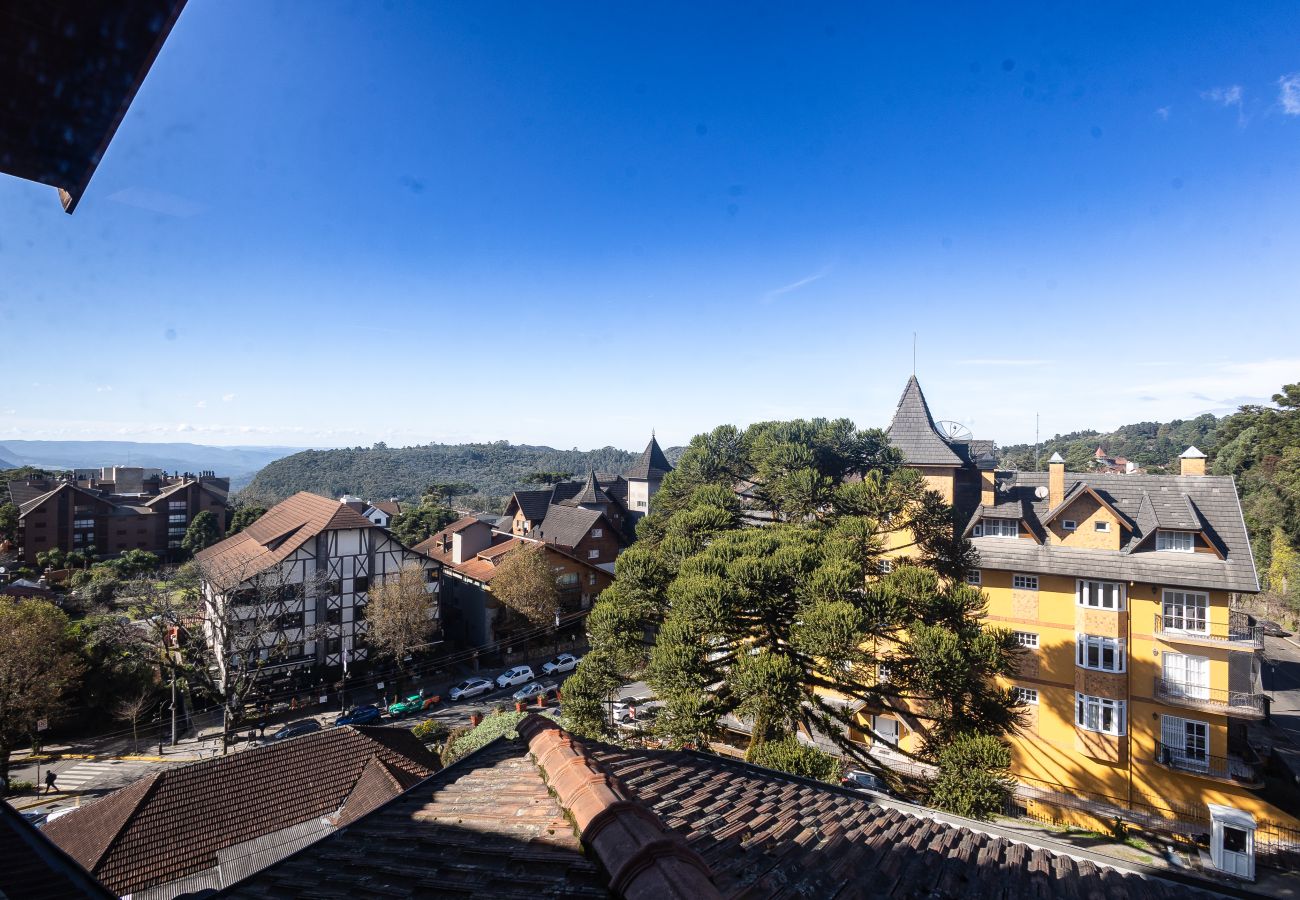 Apartamento em Gramado - NOVO! Duplex 3 dormitórios a 100m da Rua Torta! 