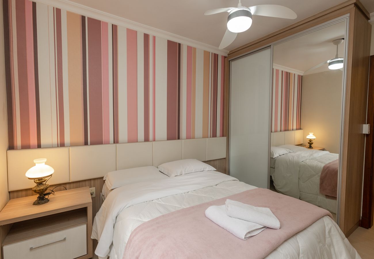 Apartamento em Gramado - Aconchegante apto 2 quartos (1 suíte) junto ao centro!