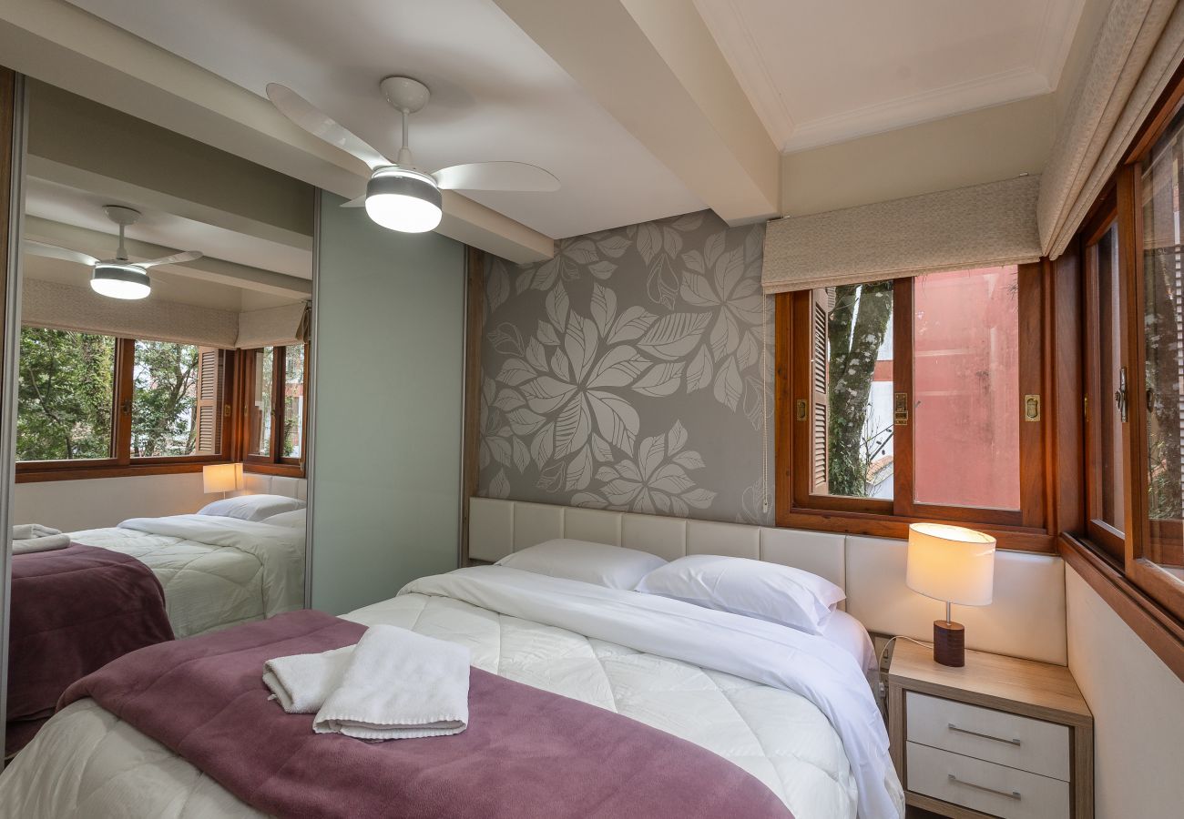 Apartamento em Gramado - Aconchegante apto 2 quartos (1 suíte) junto ao centro!