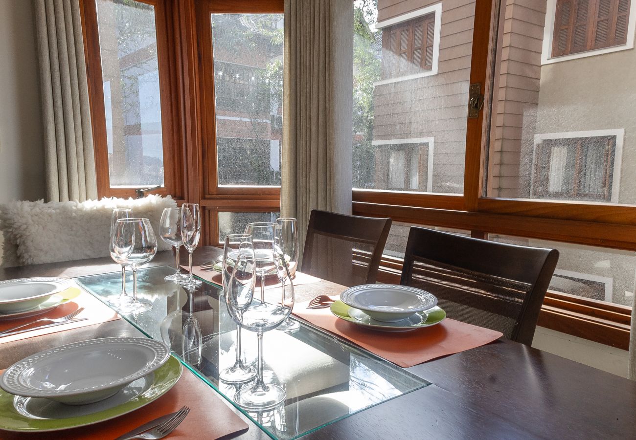 Apartamento em Gramado - Aconchegante apto 2 quartos (1 suíte) junto ao centro!