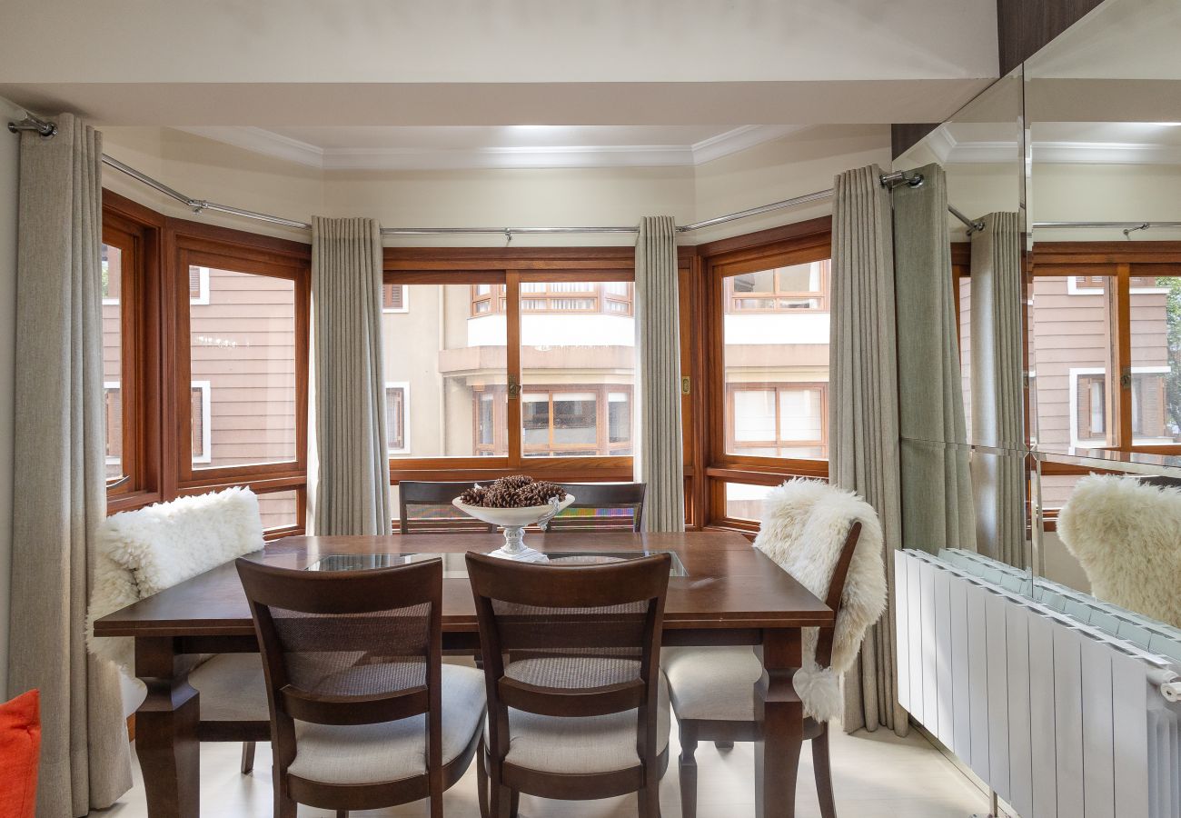 Apartamento em Gramado - Aconchegante apto 2 quartos (1 suíte) junto ao centro!