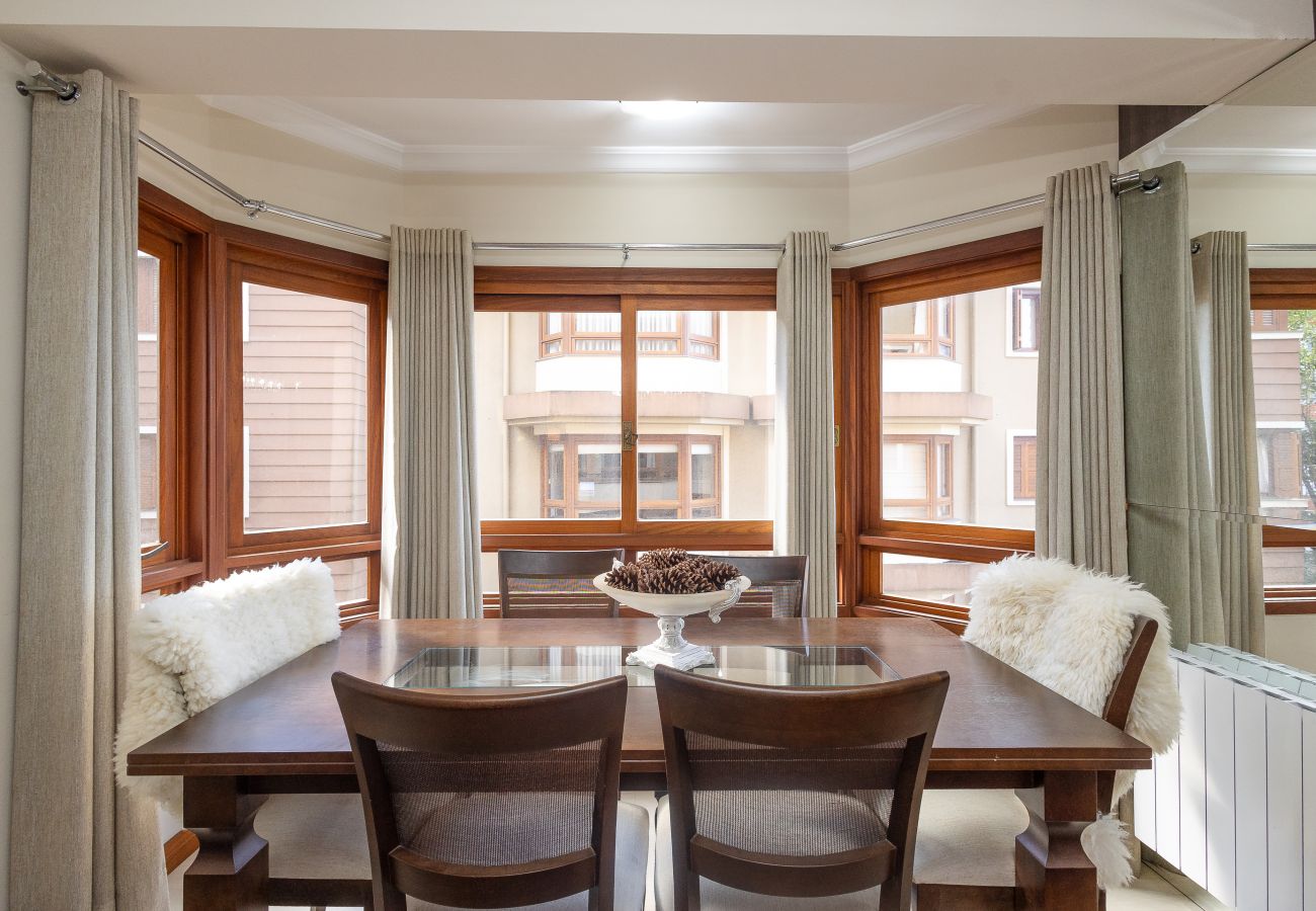 Apartamento em Gramado - Aconchegante apto 2 quartos (1 suíte) junto ao centro!