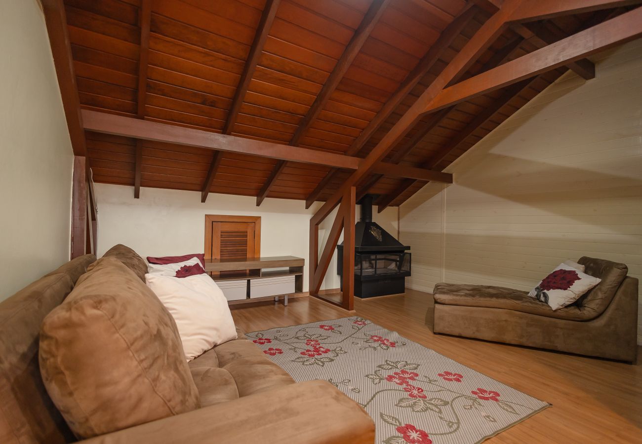 Apartamento em Gramado - Apto iluminado com 4 quartos a 700m da R Coberta!