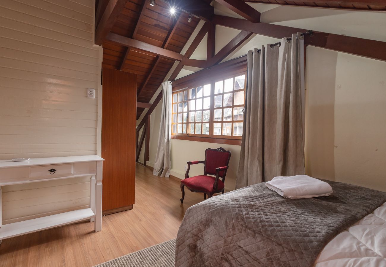 Apartamento em Gramado - Apto iluminado com 4 quartos a 700m da R Coberta!