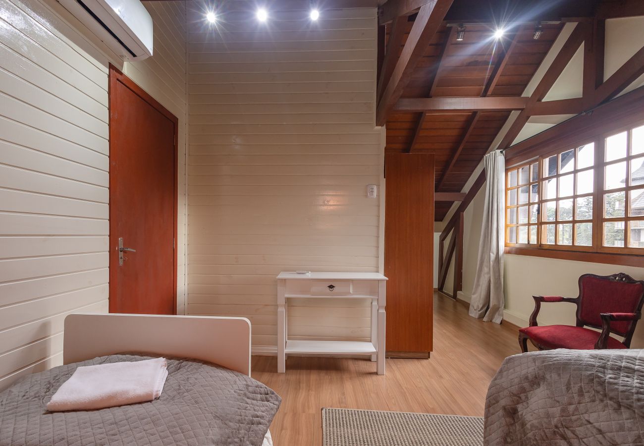 Apartamento em Gramado - Apto iluminado com 4 quartos a 700m da R Coberta!