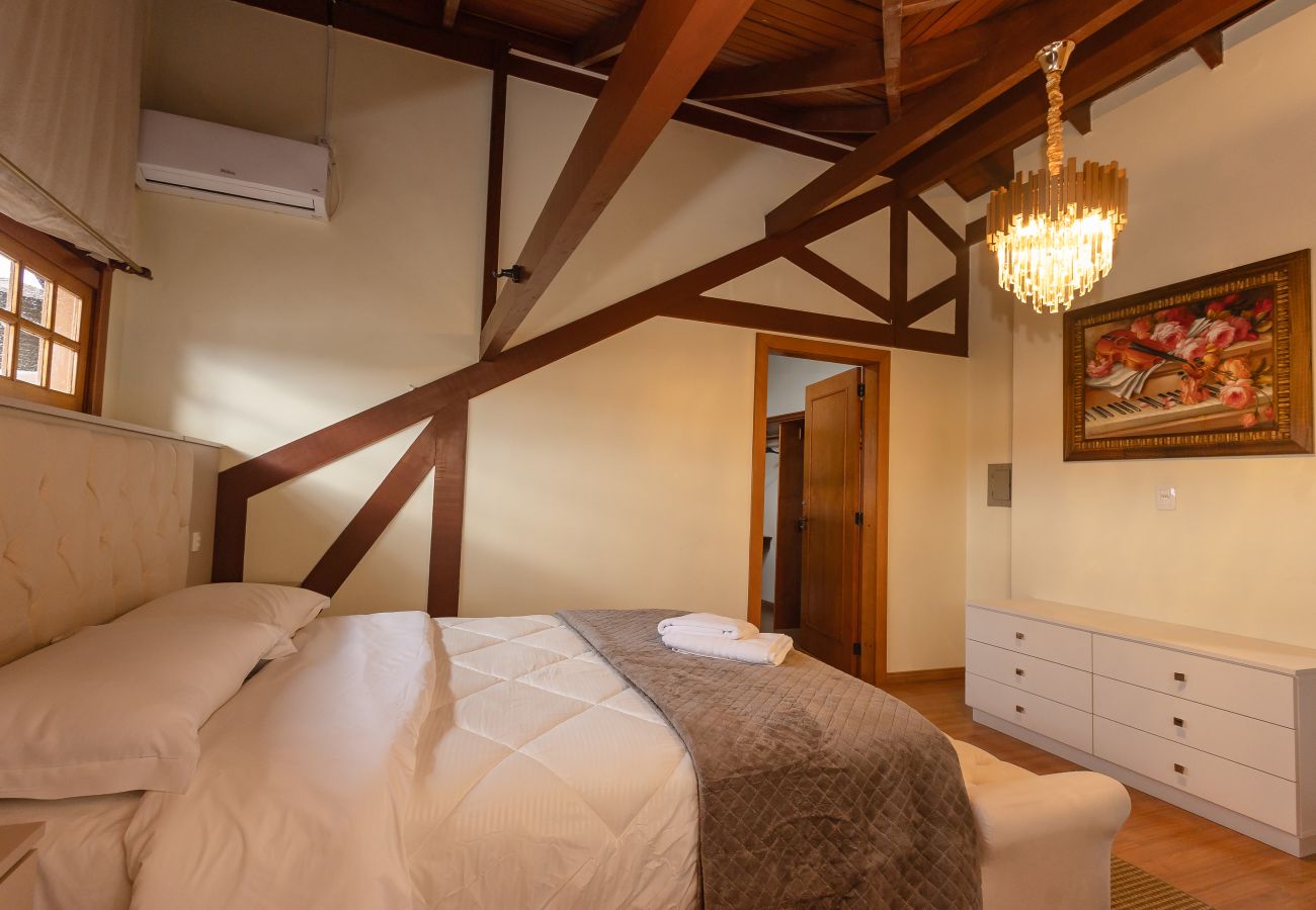 Apartamento em Gramado - Apto iluminado com 4 quartos a 700m da R Coberta!