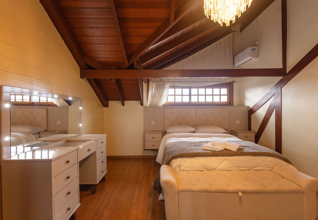 Apartamento em Gramado - Apto iluminado com 4 quartos a 700m da R Coberta!