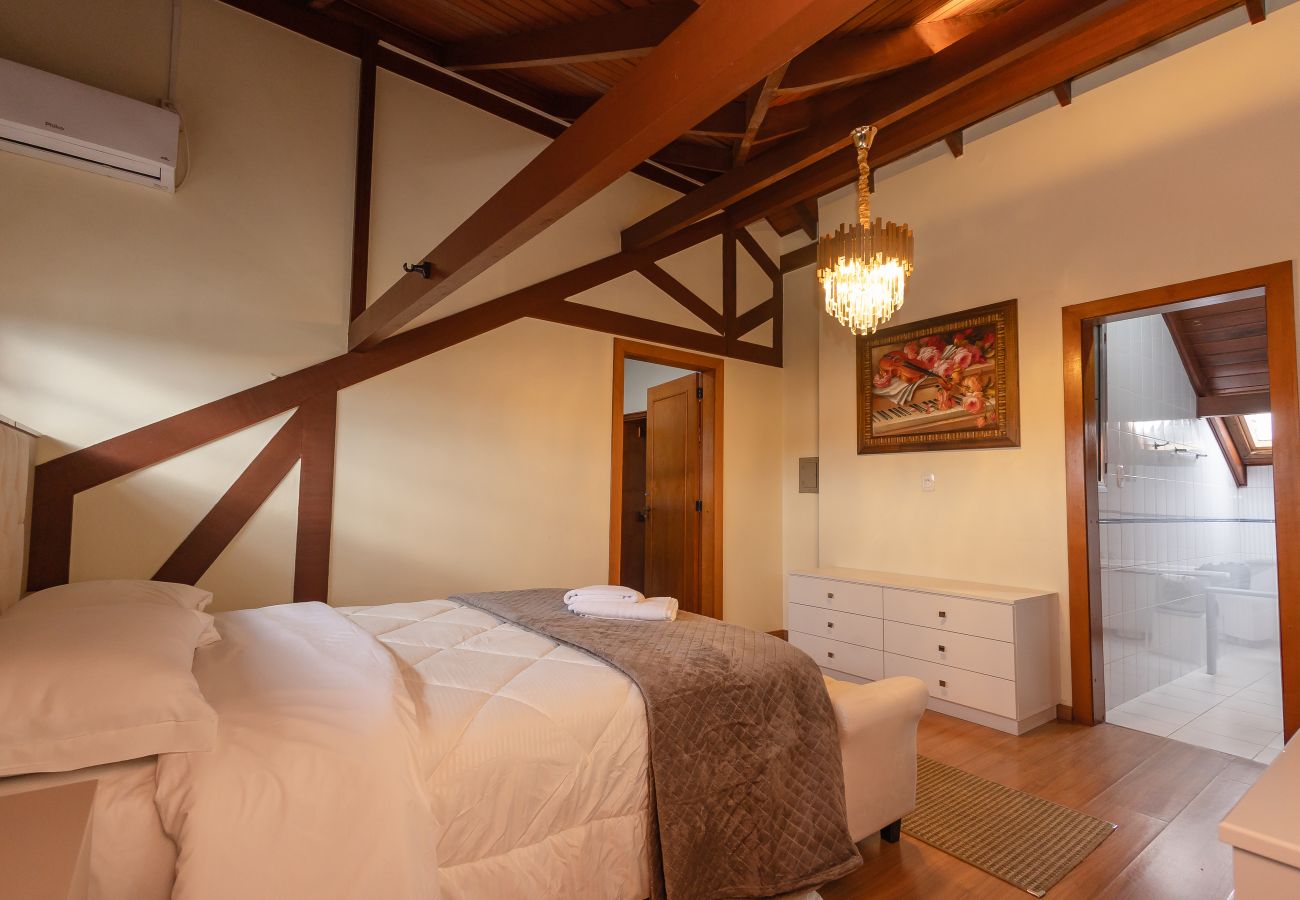 Apartamento em Gramado - Apto iluminado com 4 quartos a 700m da R Coberta!