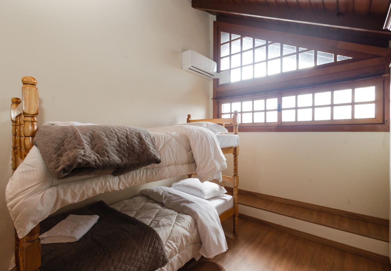 Apartamento em Gramado - Apto iluminado com 4 quartos a 700m da R Coberta!