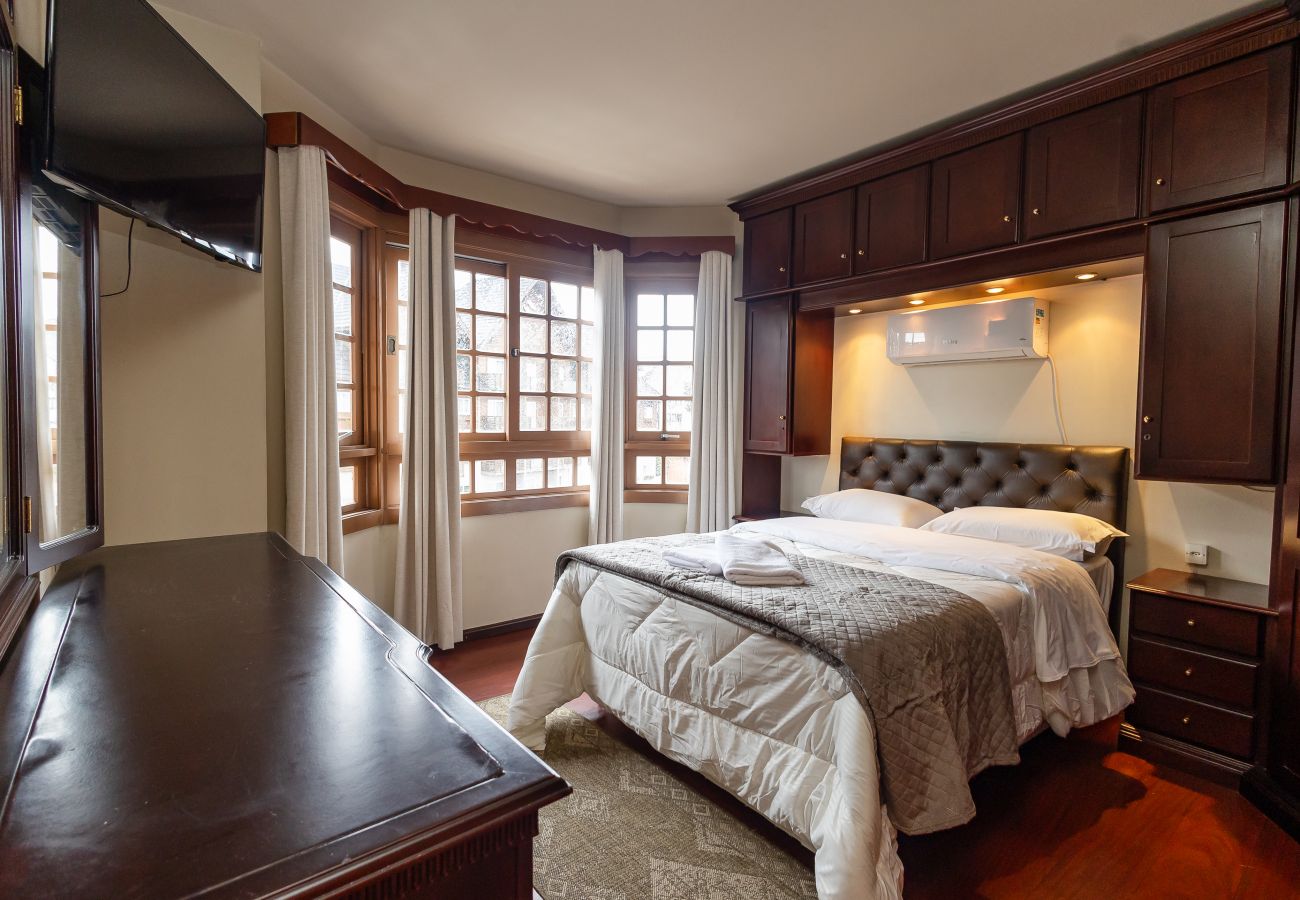 Apartamento em Gramado - Apto iluminado com 4 quartos a 700m da R Coberta!