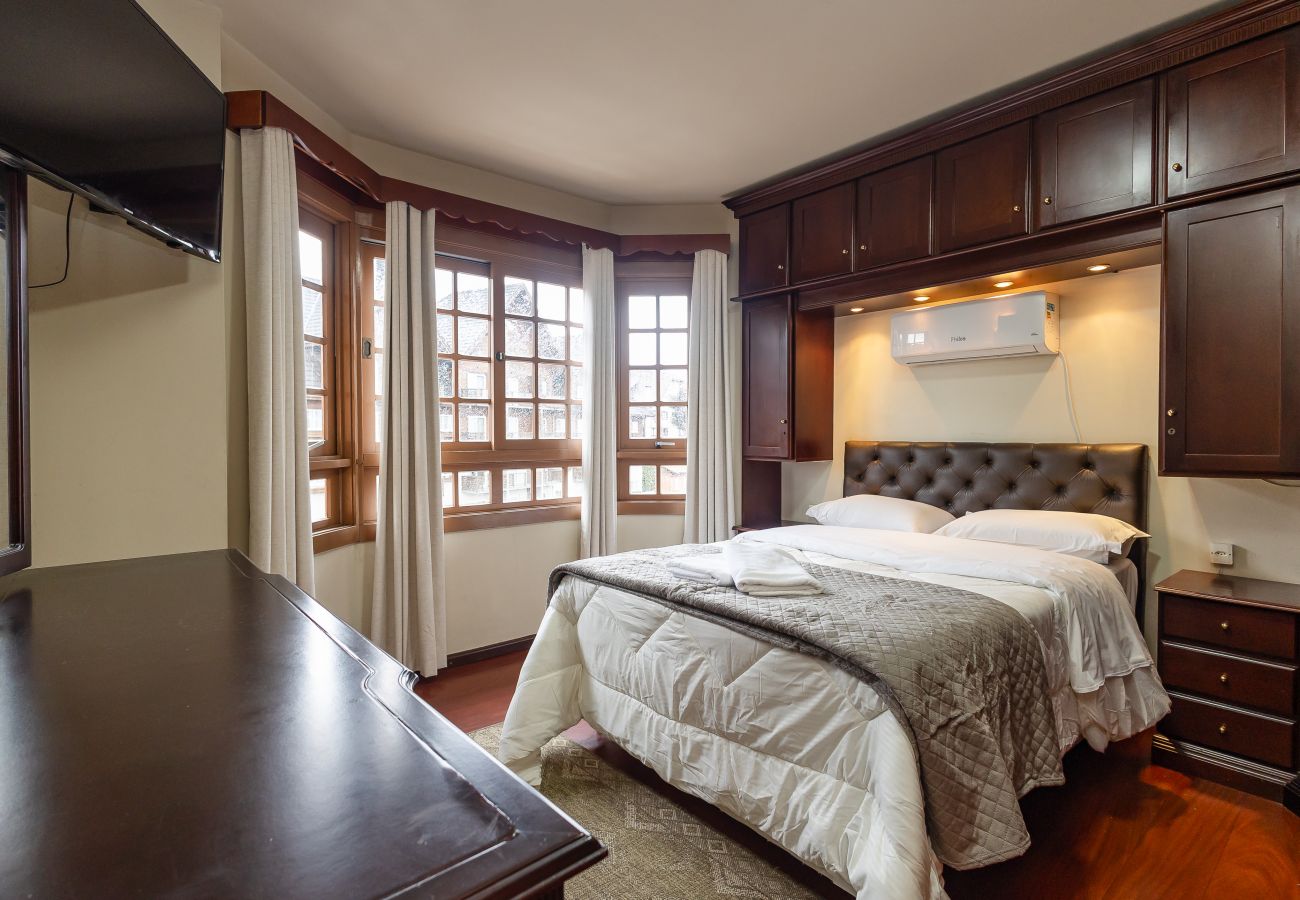 Apartamento em Gramado - Apto iluminado com 4 quartos a 700m da R Coberta!