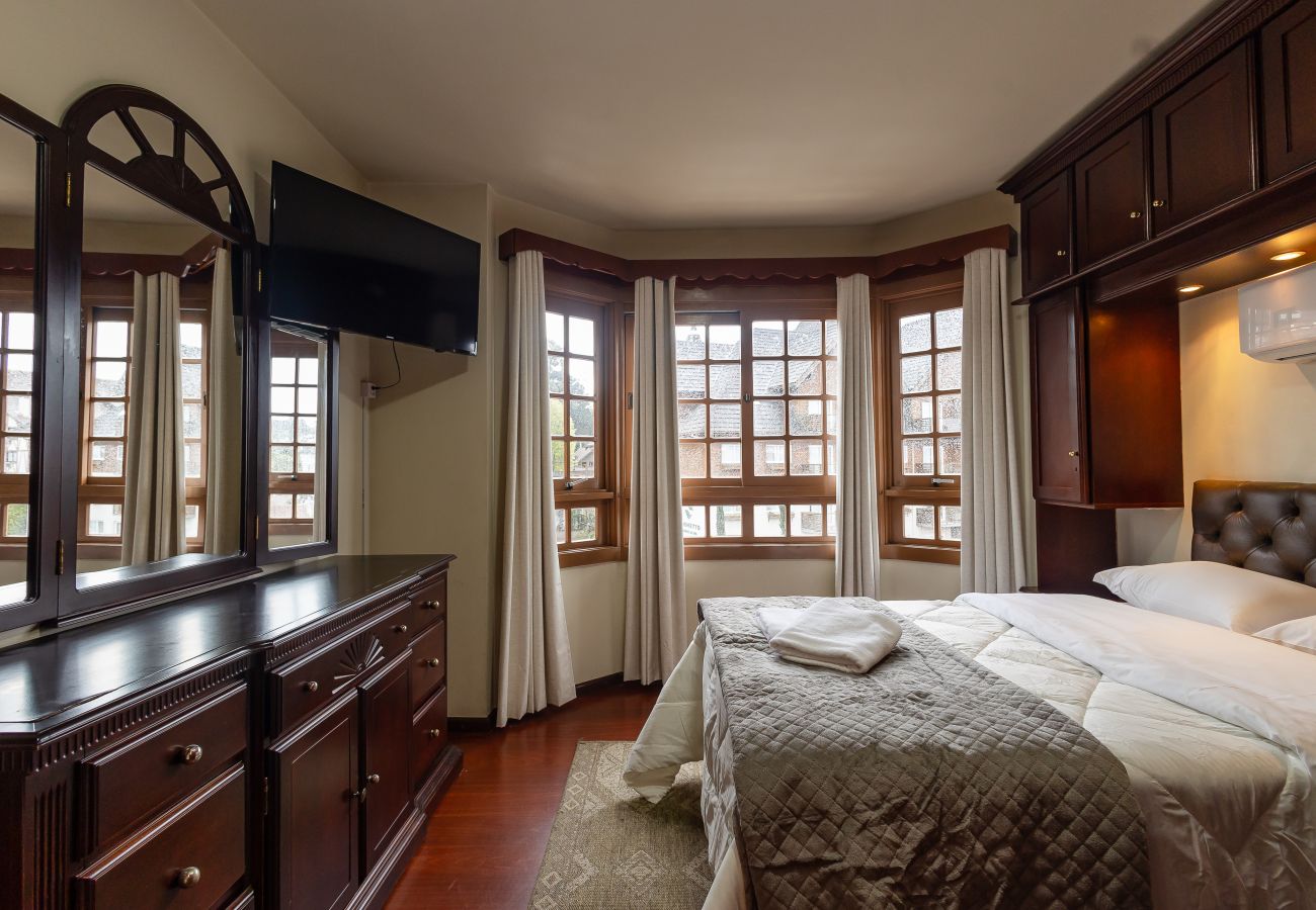 Apartamento em Gramado - Apto iluminado com 4 quartos a 700m da R Coberta!