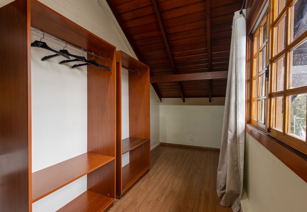 Apartamento em Gramado - Apto iluminado com 4 quartos a 700m da R Coberta!