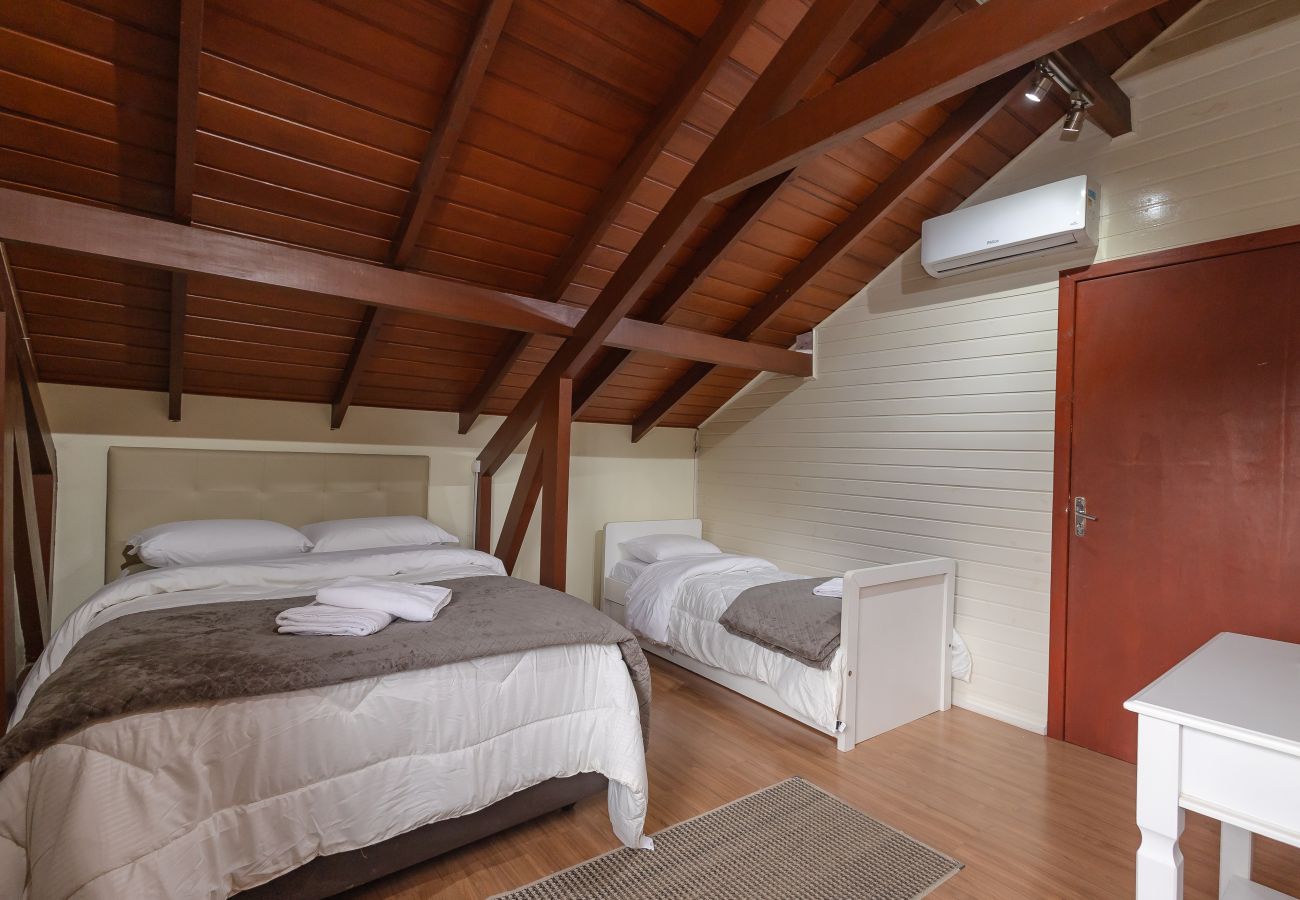 Apartamento em Gramado - Apto iluminado com 4 quartos a 700m da R Coberta!