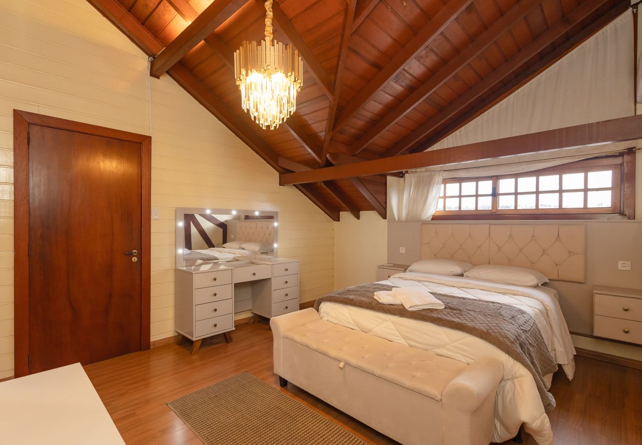 Apartamento em Gramado - Apto iluminado com 4 quartos a 700m da R Coberta!