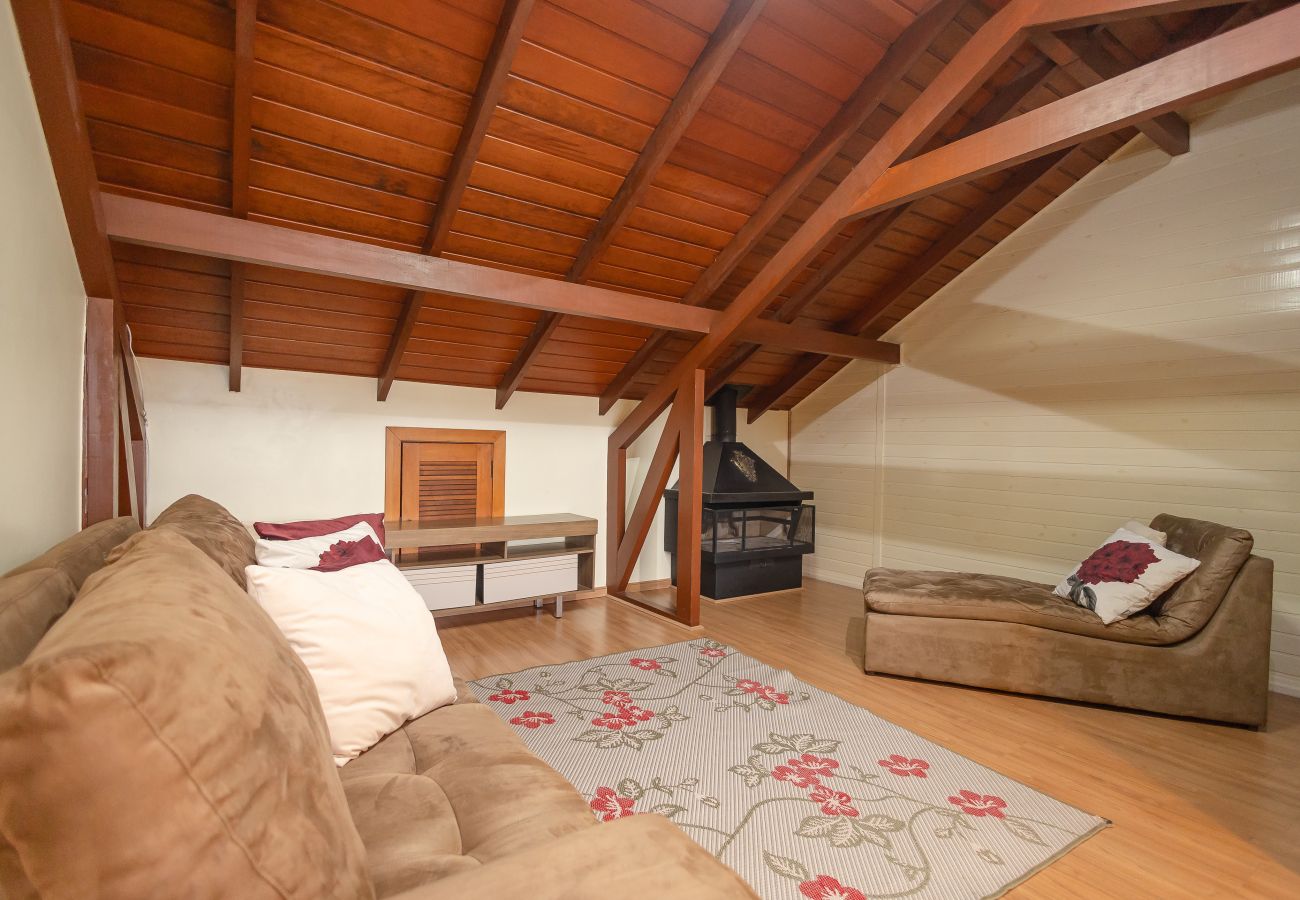 Apartamento em Gramado - Apto iluminado com 4 quartos a 700m da R Coberta!