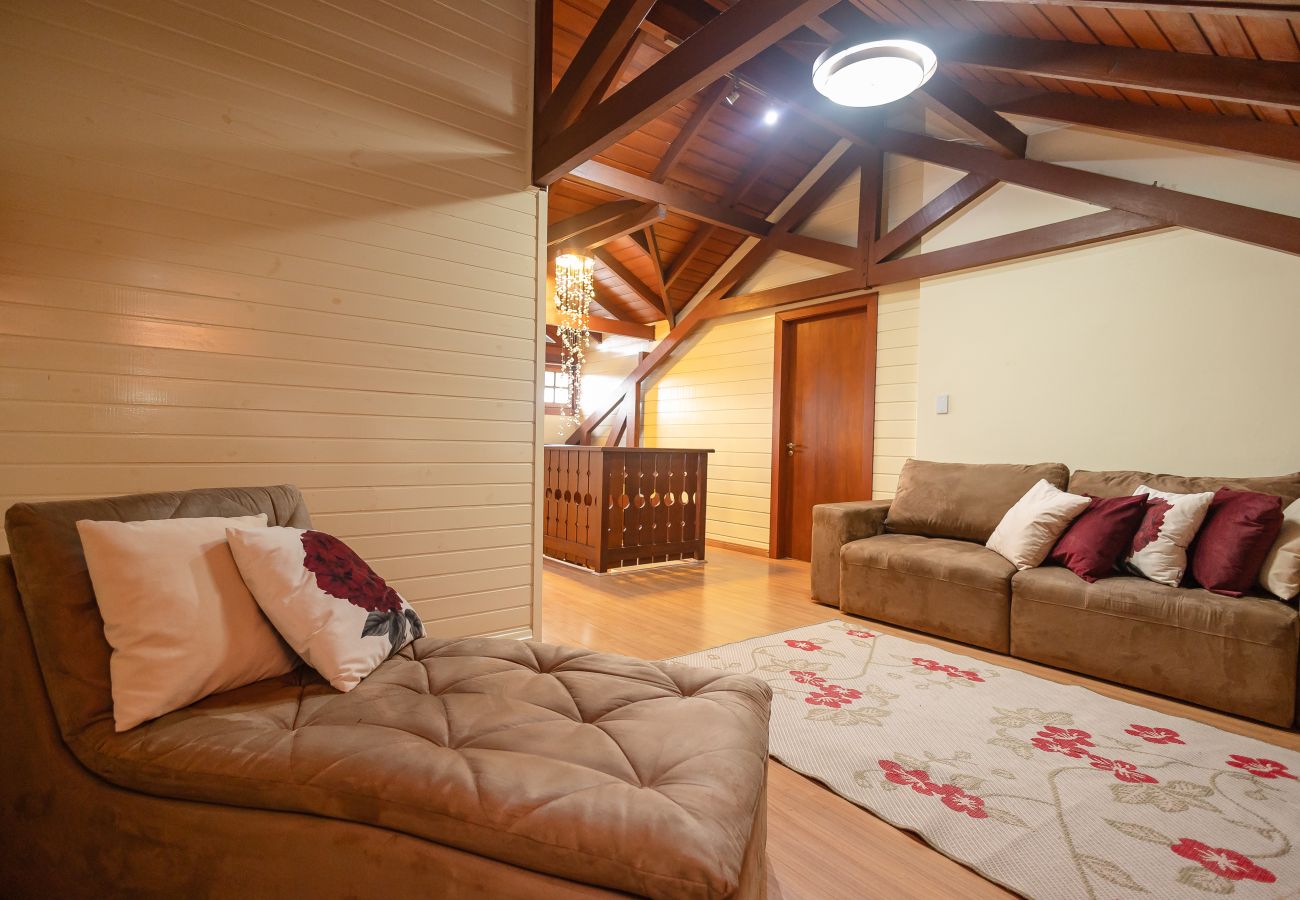 Apartamento em Gramado - Apto iluminado com 4 quartos a 700m da R Coberta!