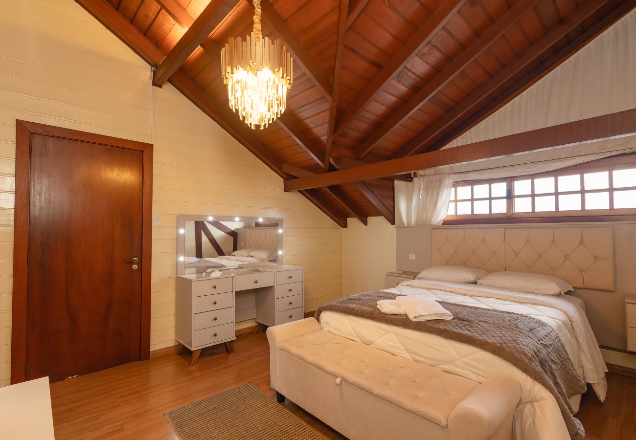 Apartamento em Gramado - Apto iluminado com 4 quartos a 700m da R Coberta!