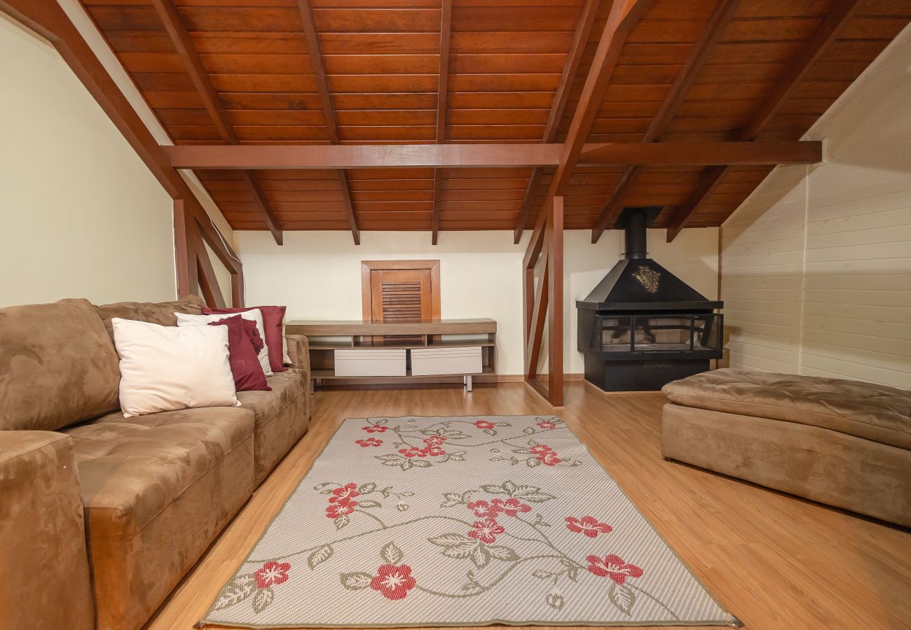 Apartamento em Gramado - Apto iluminado com 4 quartos a 700m da R Coberta!