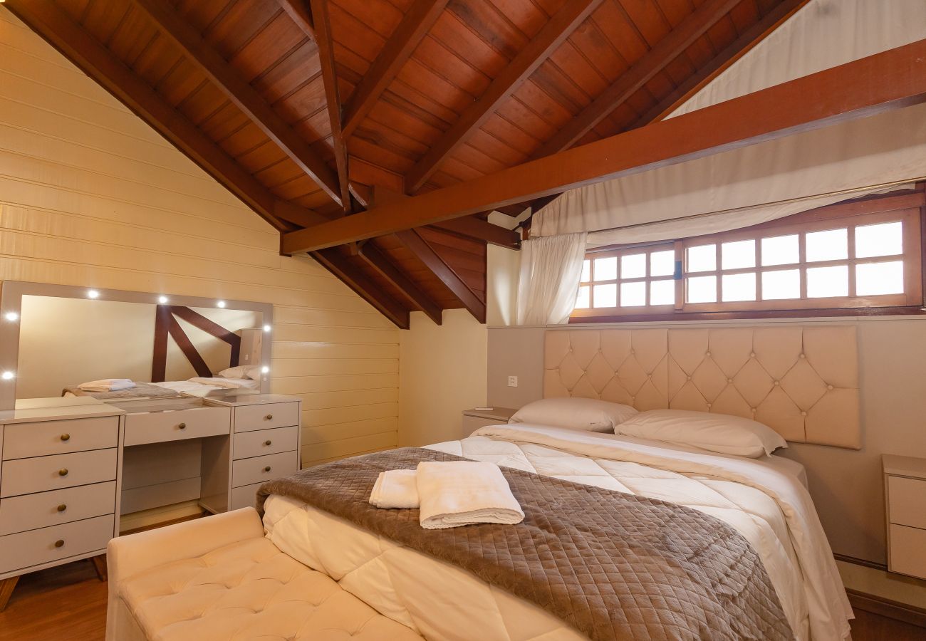 Apartamento em Gramado - Apto iluminado com 4 quartos a 700m da R Coberta!