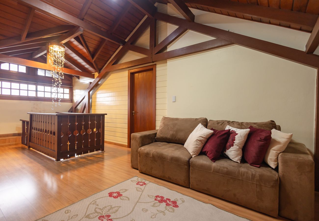 Apartamento em Gramado - Apto iluminado com 4 quartos a 700m da R Coberta!