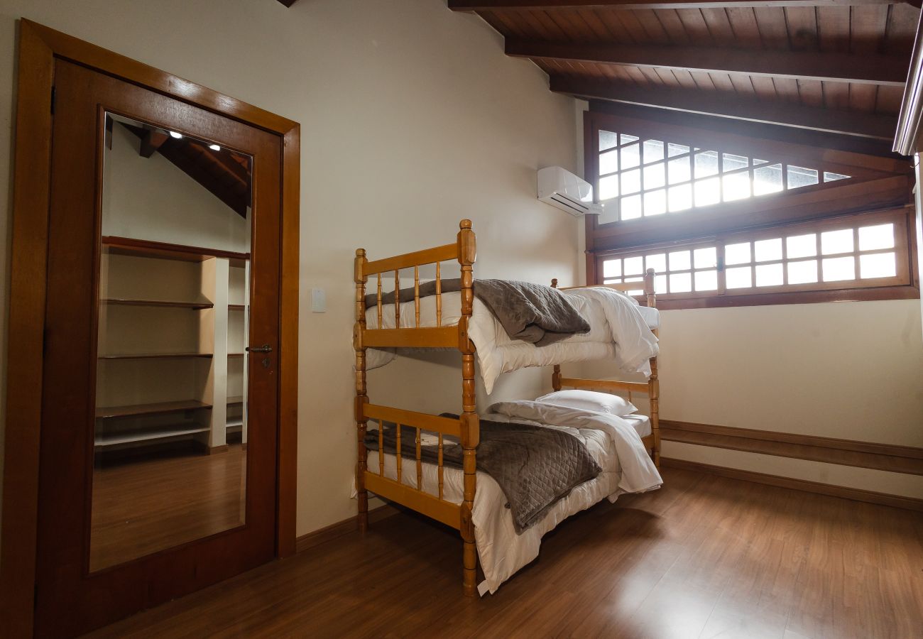 Apartamento em Gramado - Apto iluminado com 4 quartos a 700m da R Coberta!