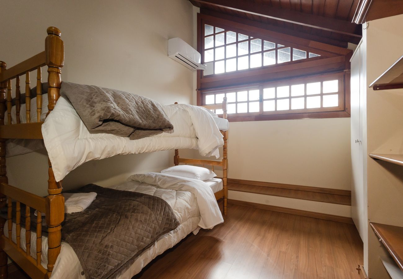 Apartamento em Gramado - Apto iluminado com 4 quartos a 700m da R Coberta!