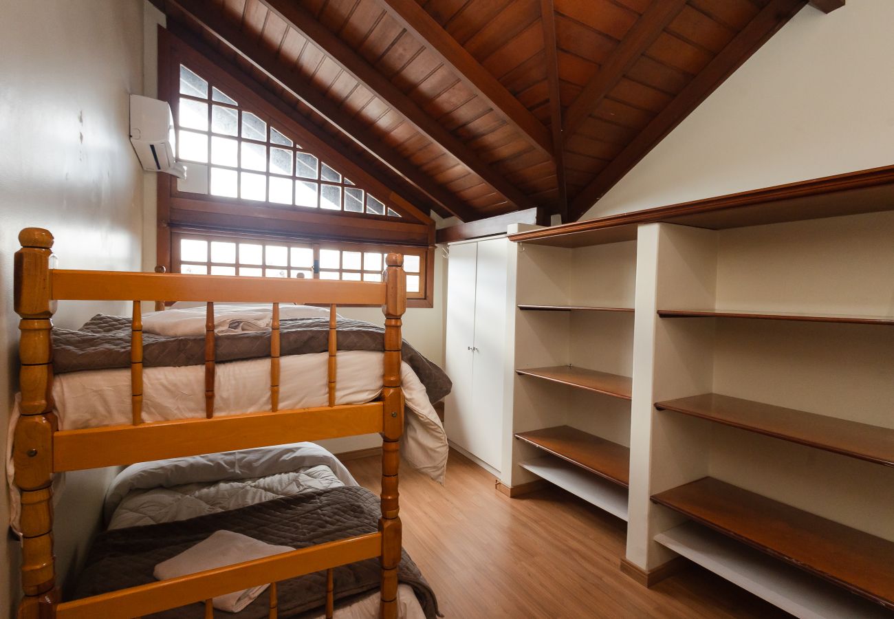 Apartamento em Gramado - Apto iluminado com 4 quartos a 700m da R Coberta!