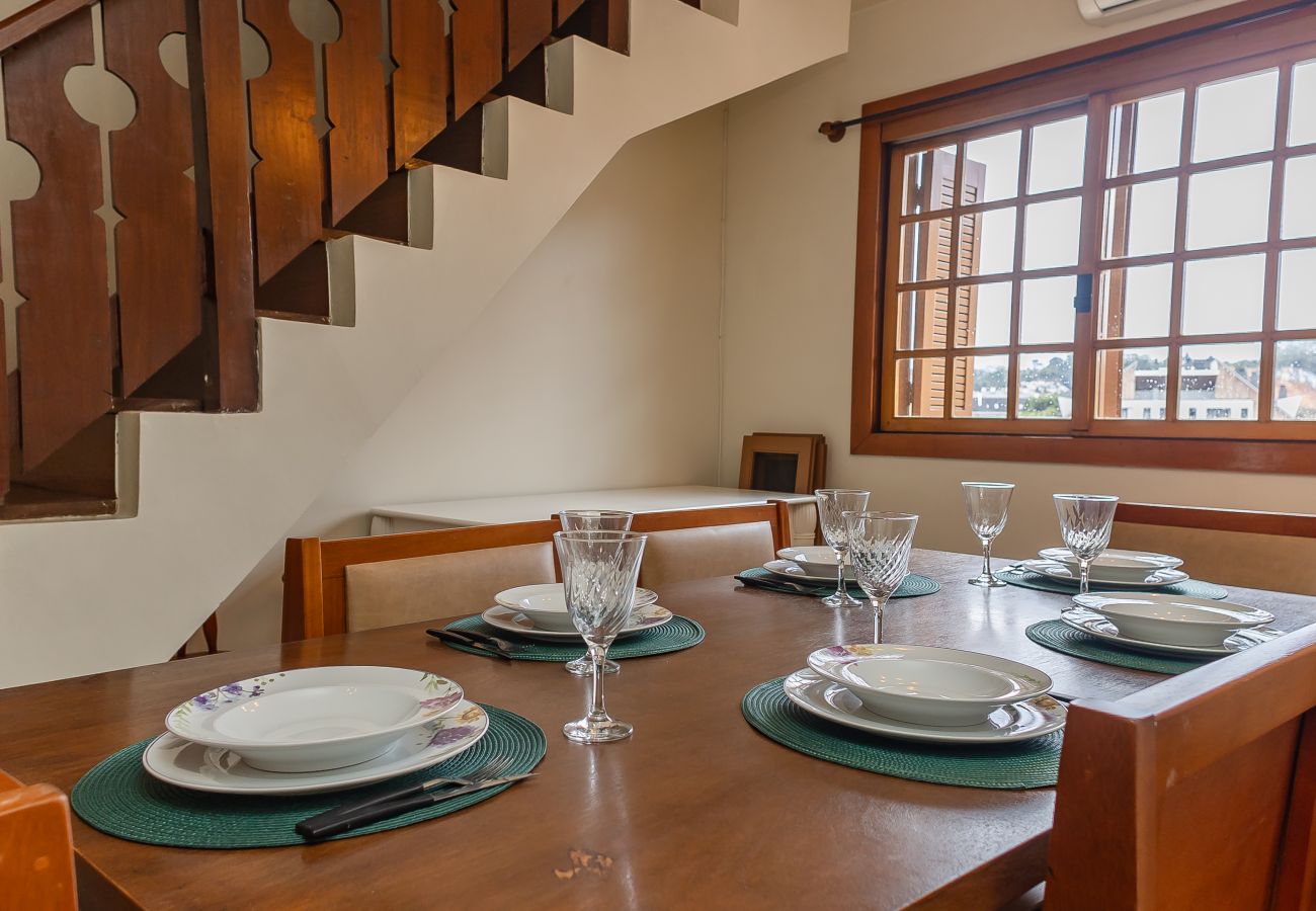 Apartamento em Gramado - Apto iluminado com 4 quartos a 700m da R Coberta!