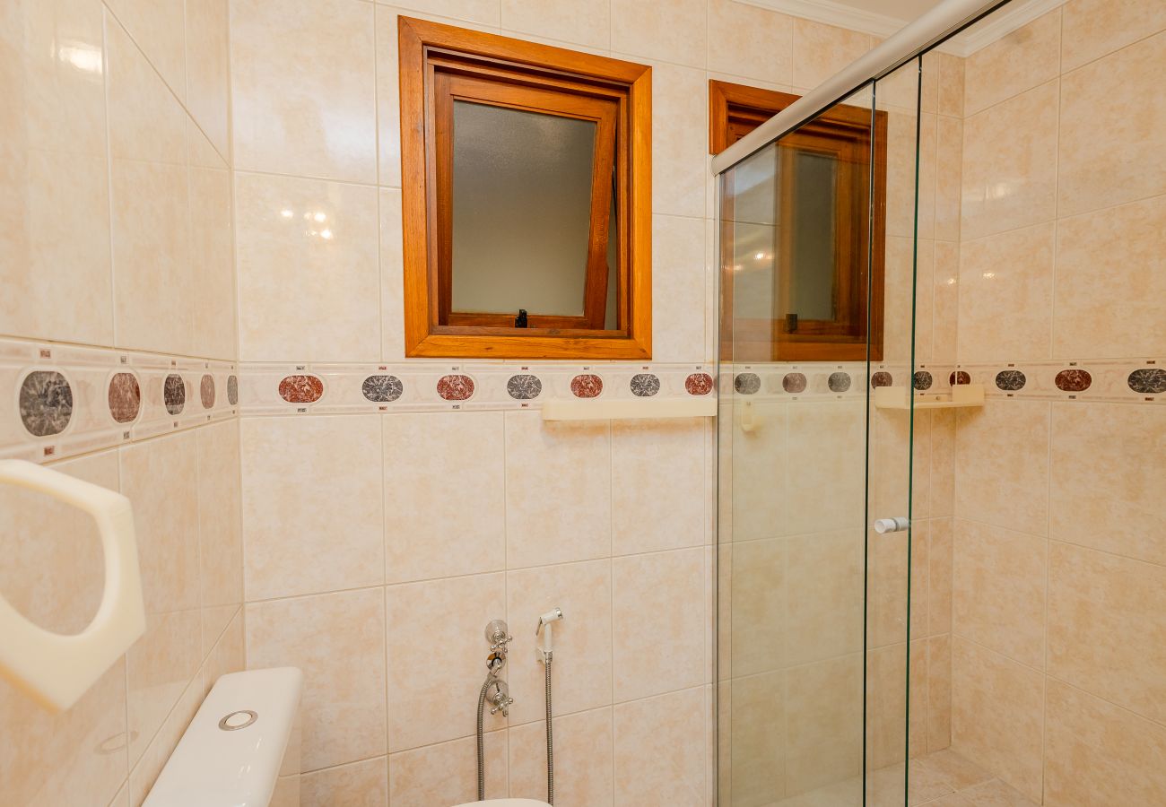 Apartamento em Gramado - 1D aconchegante com vista para o vale, 1,5km da R Coberta