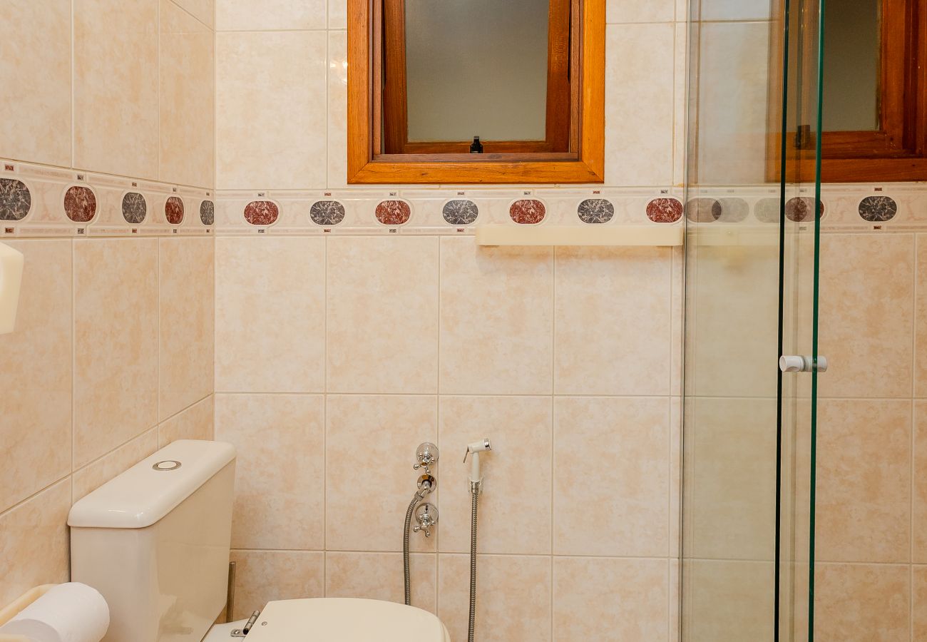 Apartamento em Gramado - 1D aconchegante com vista para o vale, 1,5km da R Coberta