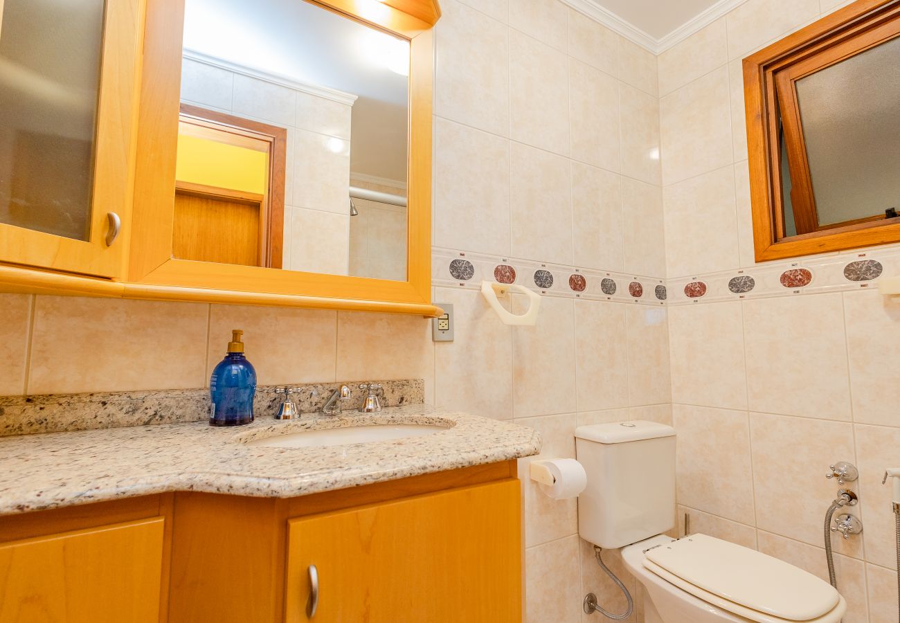 Apartamento em Gramado - 1D aconchegante com vista para o vale, 1,5km da R Coberta