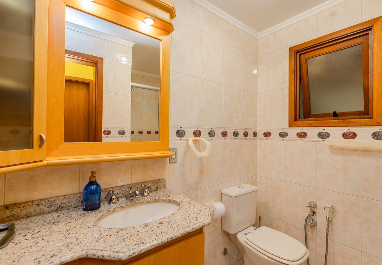 Apartamento em Gramado - 1D aconchegante com vista para o vale, 1,5km da R Coberta