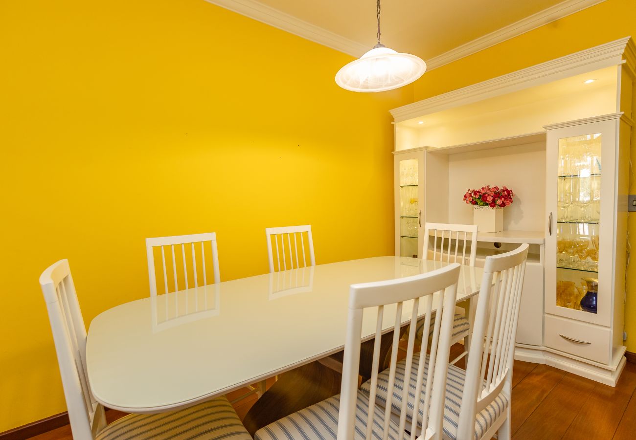 Apartamento em Gramado - 1D aconchegante com vista para o vale, 1,5km da R Coberta