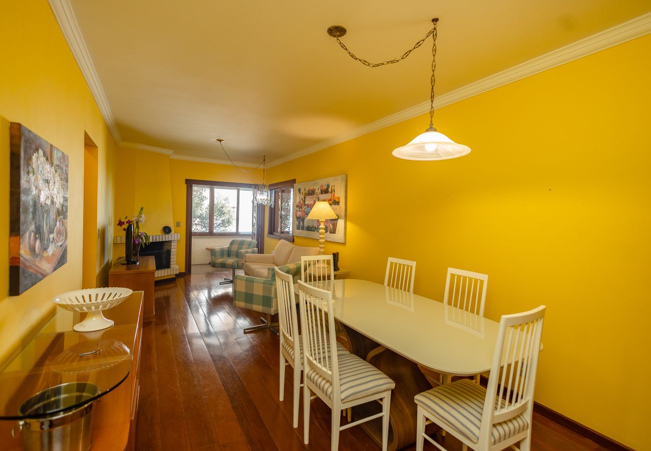 Apartamento em Gramado - 1D aconchegante com vista para o vale, 1,5km da R Coberta