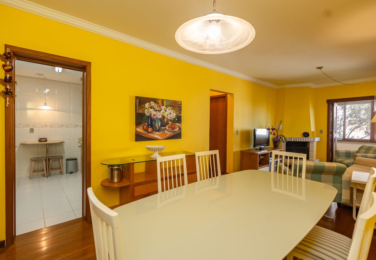 Apartamento em Gramado - 1D aconchegante com vista para o vale, 1,5km da R Coberta