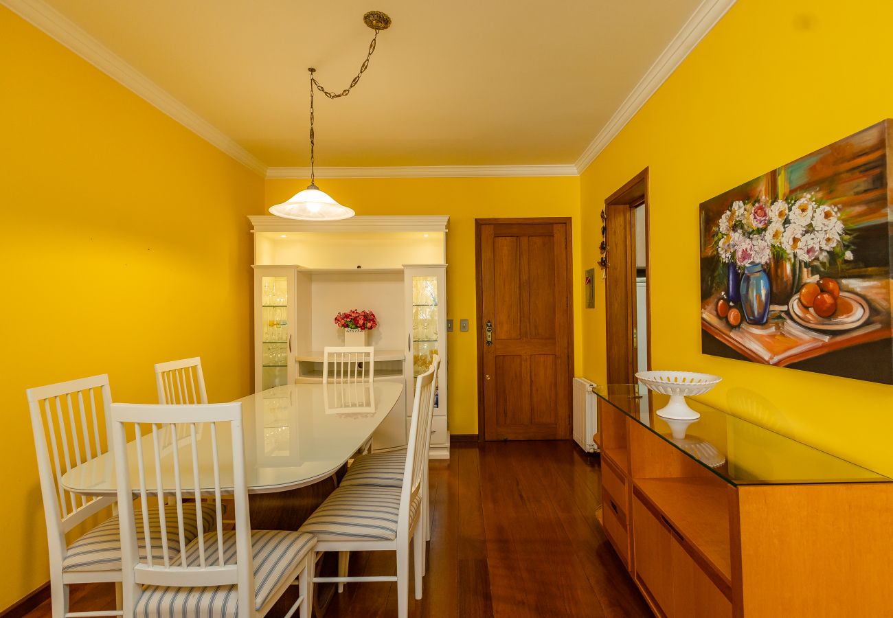 Apartamento em Gramado - 1D aconchegante com vista para o vale, 1,5km da R Coberta