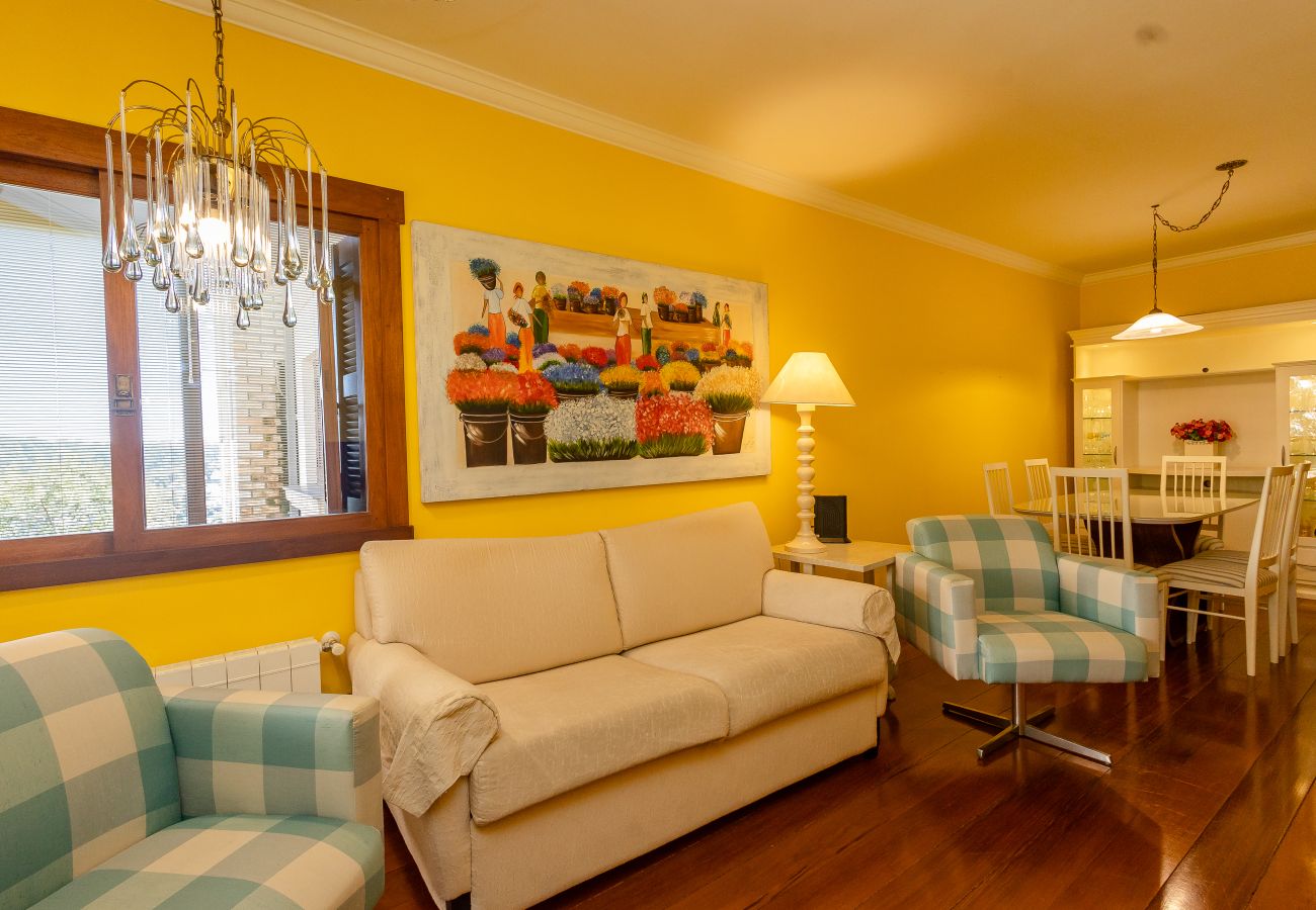 Apartamento em Gramado - 1D aconchegante com vista para o vale, 1,5km da R Coberta