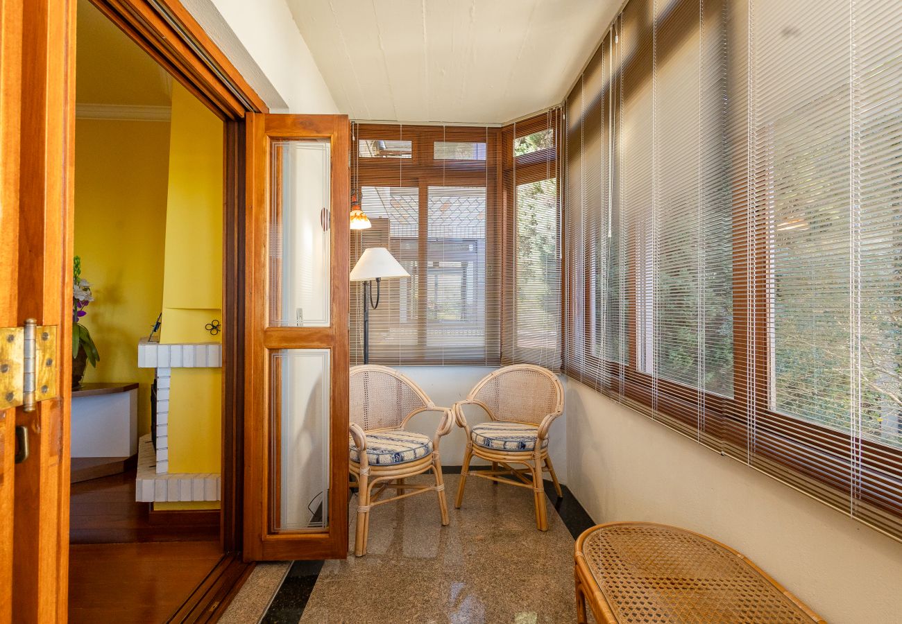 Apartamento em Gramado - 1D aconchegante com vista para o vale, 1,5km da R Coberta