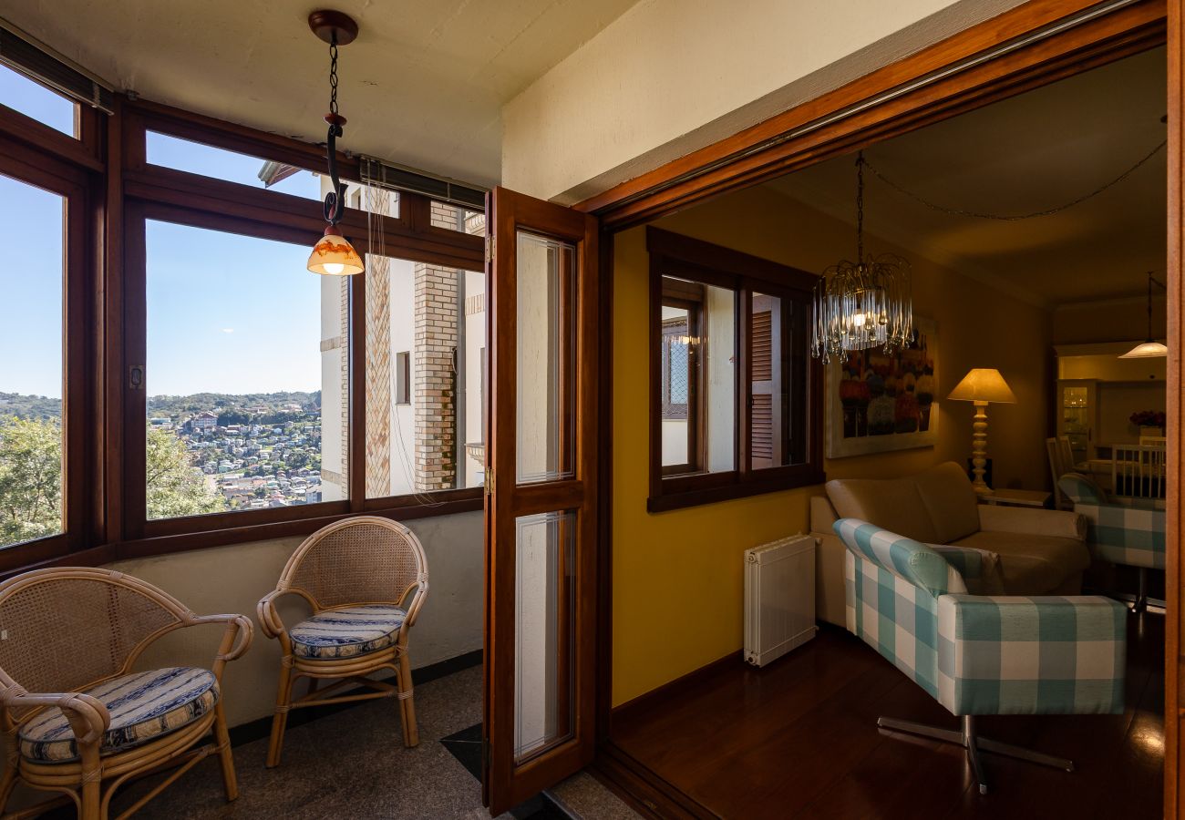 Apartamento em Gramado - 1D aconchegante com vista para o vale, 1,5km da R Coberta